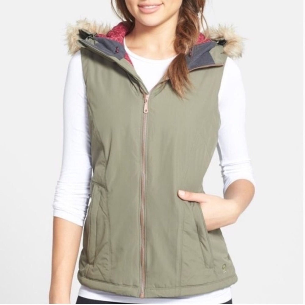 Mountain Hardwear Potrero Hooded Vest in Green, size Medium
